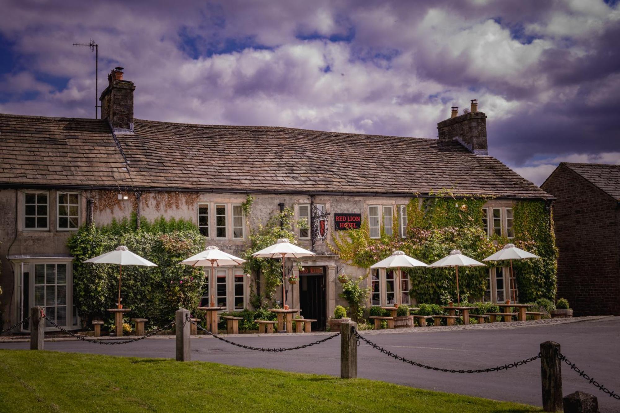 Отель The Red Lion & Manor House Бернсолл Экстерьер фото